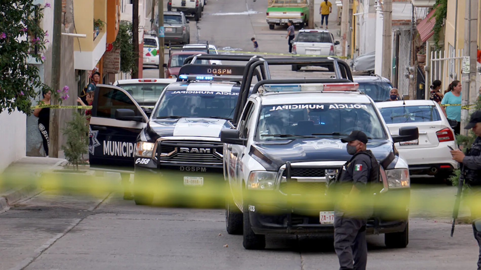 Elementos de la policía municipal en zona de intervención